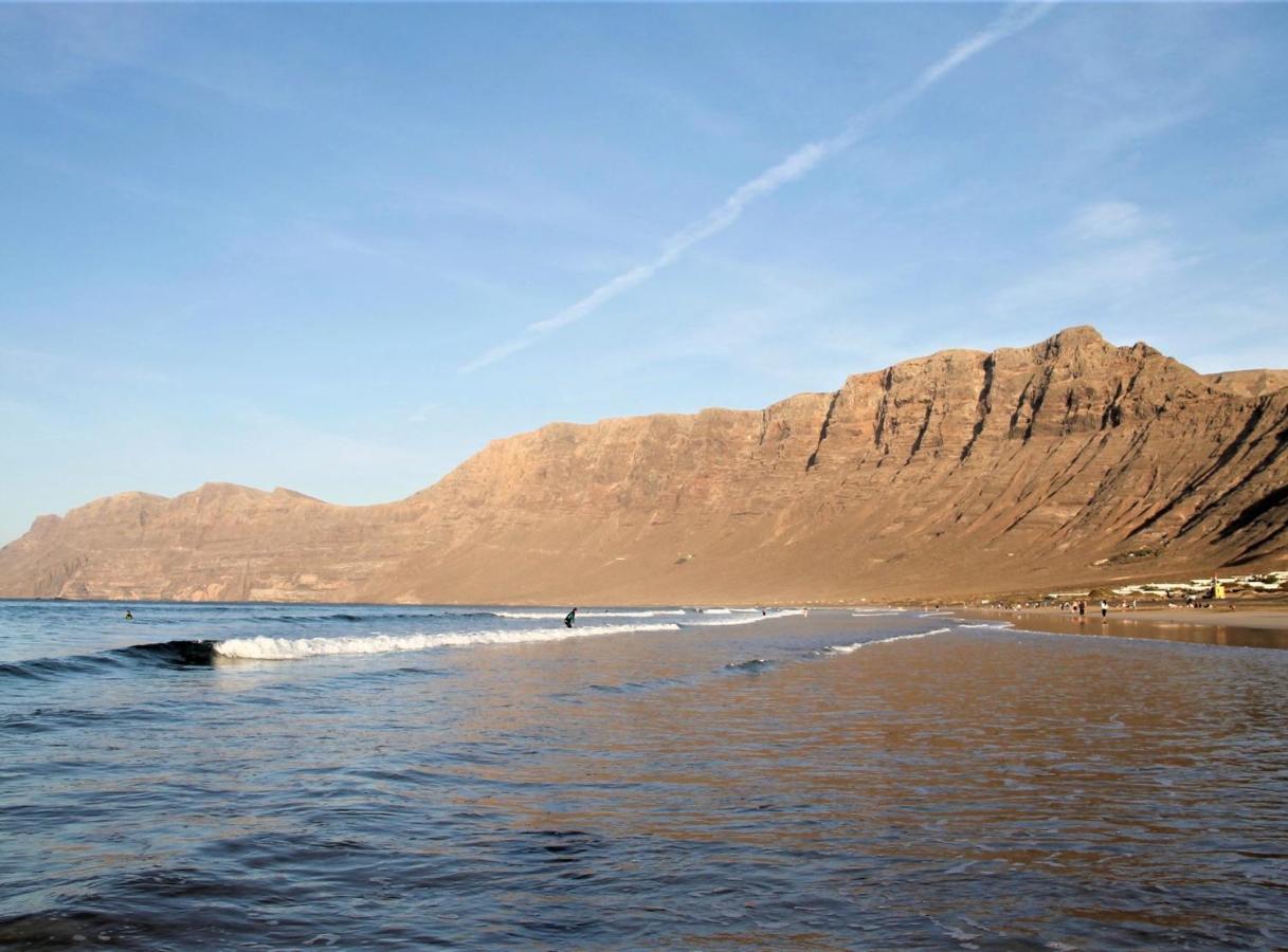 Canaryislandshost L Famara Surfer Екстериор снимка