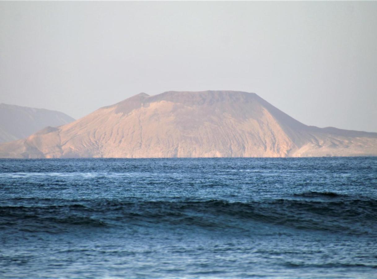 Canaryislandshost L Famara Surfer Екстериор снимка